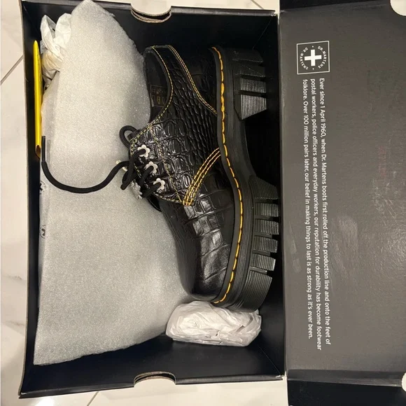 DrMartens X Marc Jacob Collab - Picture 6 of 9